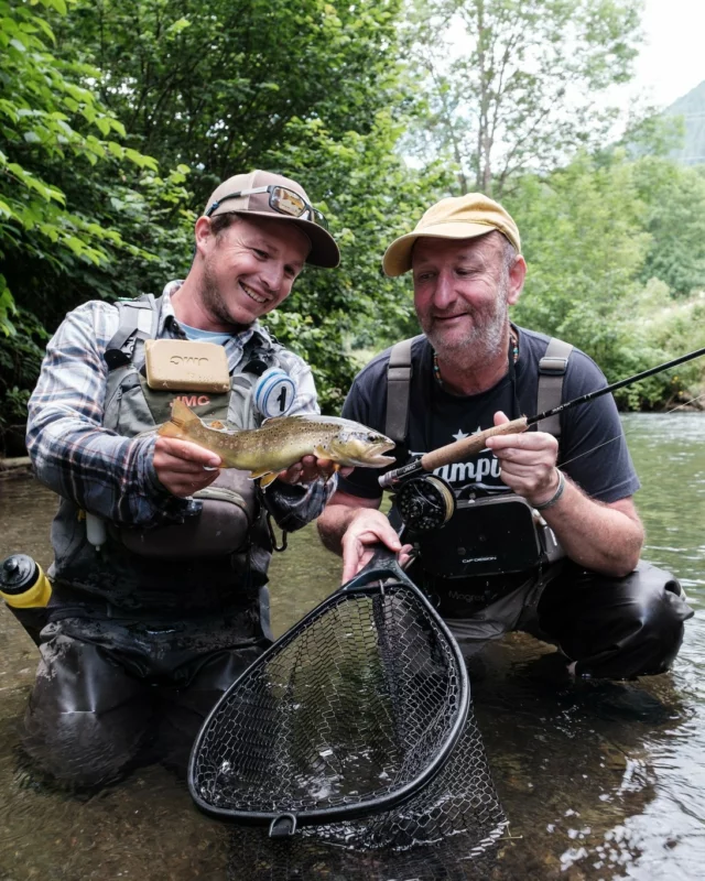 Tournage réalisé pour l'agence de voyage @agence_nomade_peche avec @damientoussaint dans les Pyrénées 🏞 ! Sylvain et Damien ont vécu des moments incroyables, avec de superbes truites au bout de leurs lignes. 🎣⛰

🗣 Lors de mes tournages, je ne manque jamais de capturer quelques photos 📷 pour immortaliser ces instants. Ces aventures en pleine nature sont vraiment ce que je préfère ! Avec ces clichés, je vous emmène avec moi au cœur de ces paysages époustouflants et de cette nature resplendissante. 🏞

J'espère que cela vous plaira !

#tournage #tournagefilm #outdoor #peche #nature #truite #filmaker #realisateur #documentaire #pyrenees
